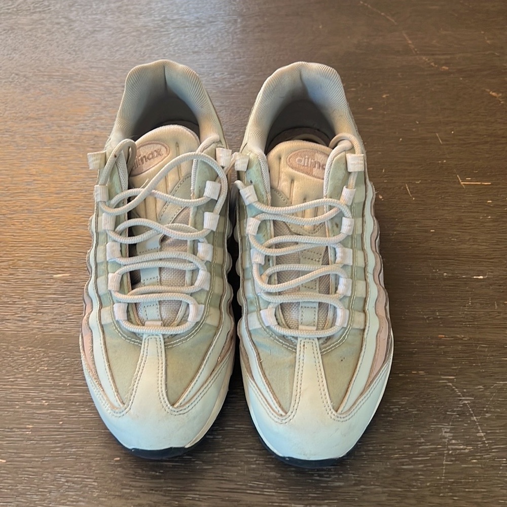 I’m selling like green Nike tennis shoes, size 9